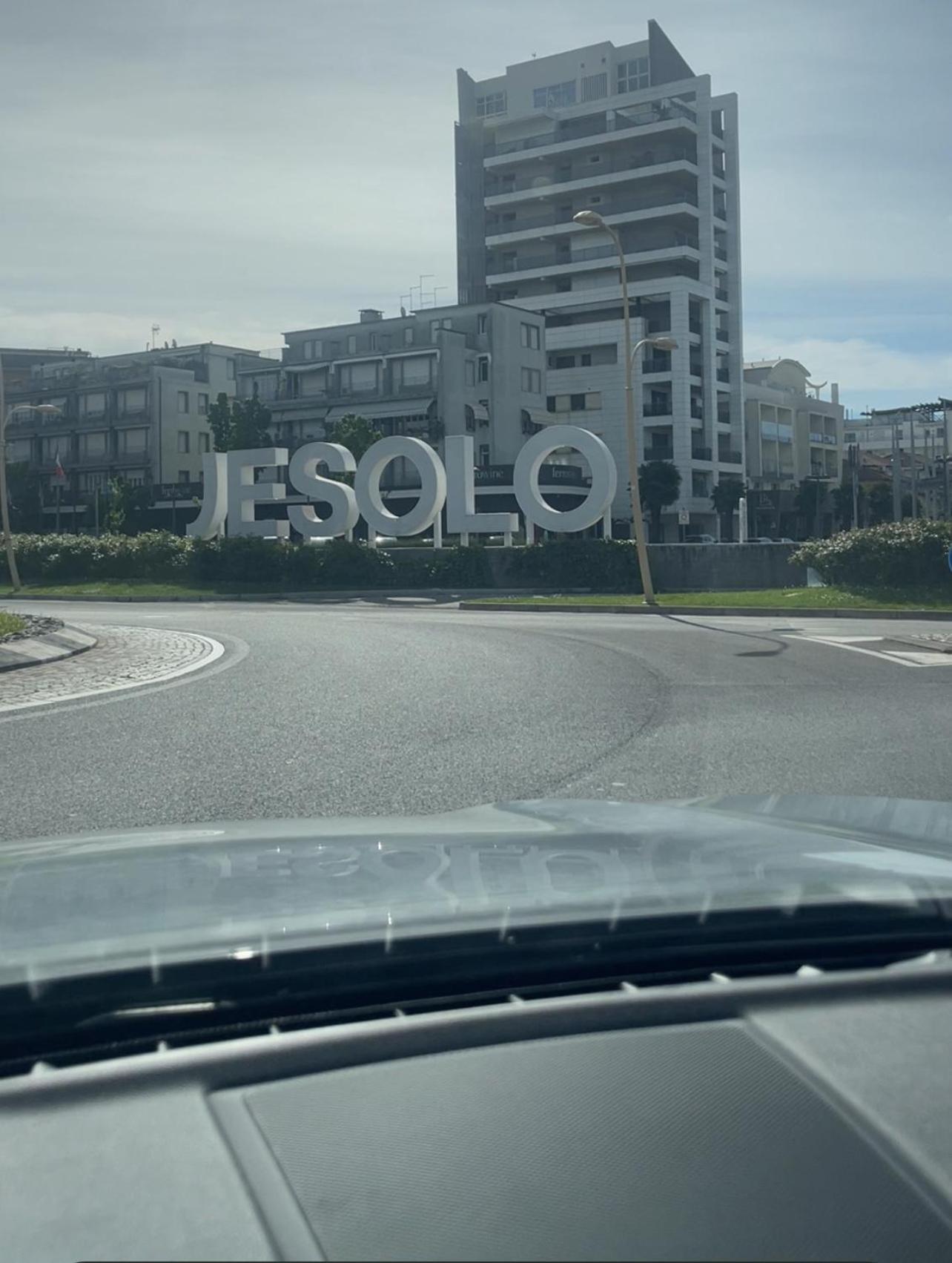 Apartamento Attico Sole Lido di Jesolo Exterior foto